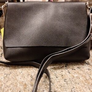 Classic Black Leather Crossbody Bag - Sleek Everyday Design